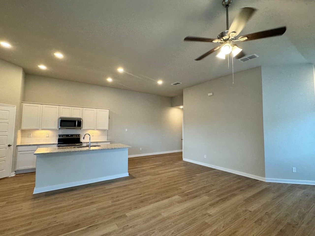 144 Schrader Dr #B - Photo 4 of 30