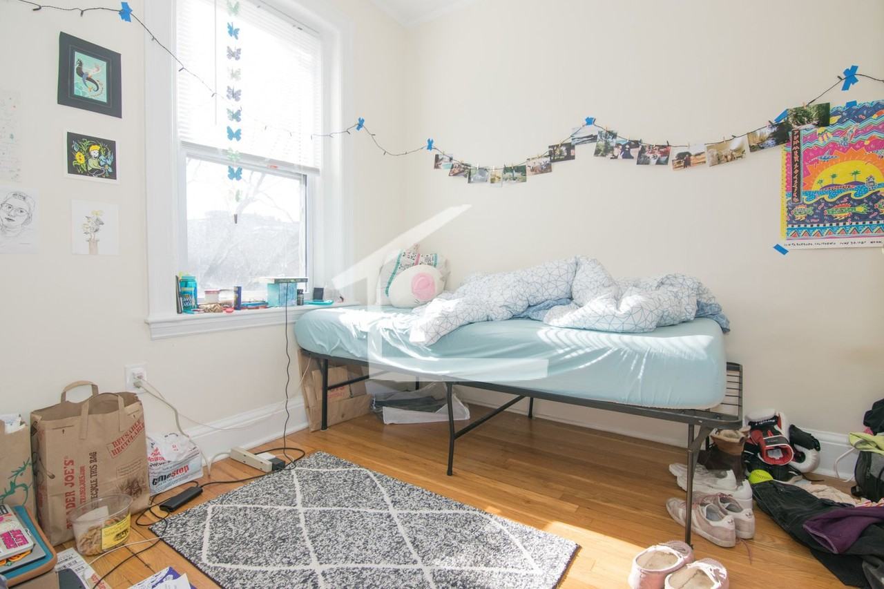 77 Thacher St - Photo 2 of 7