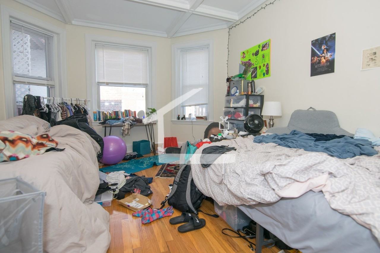 77 Thacher St - Photo 4 of 7