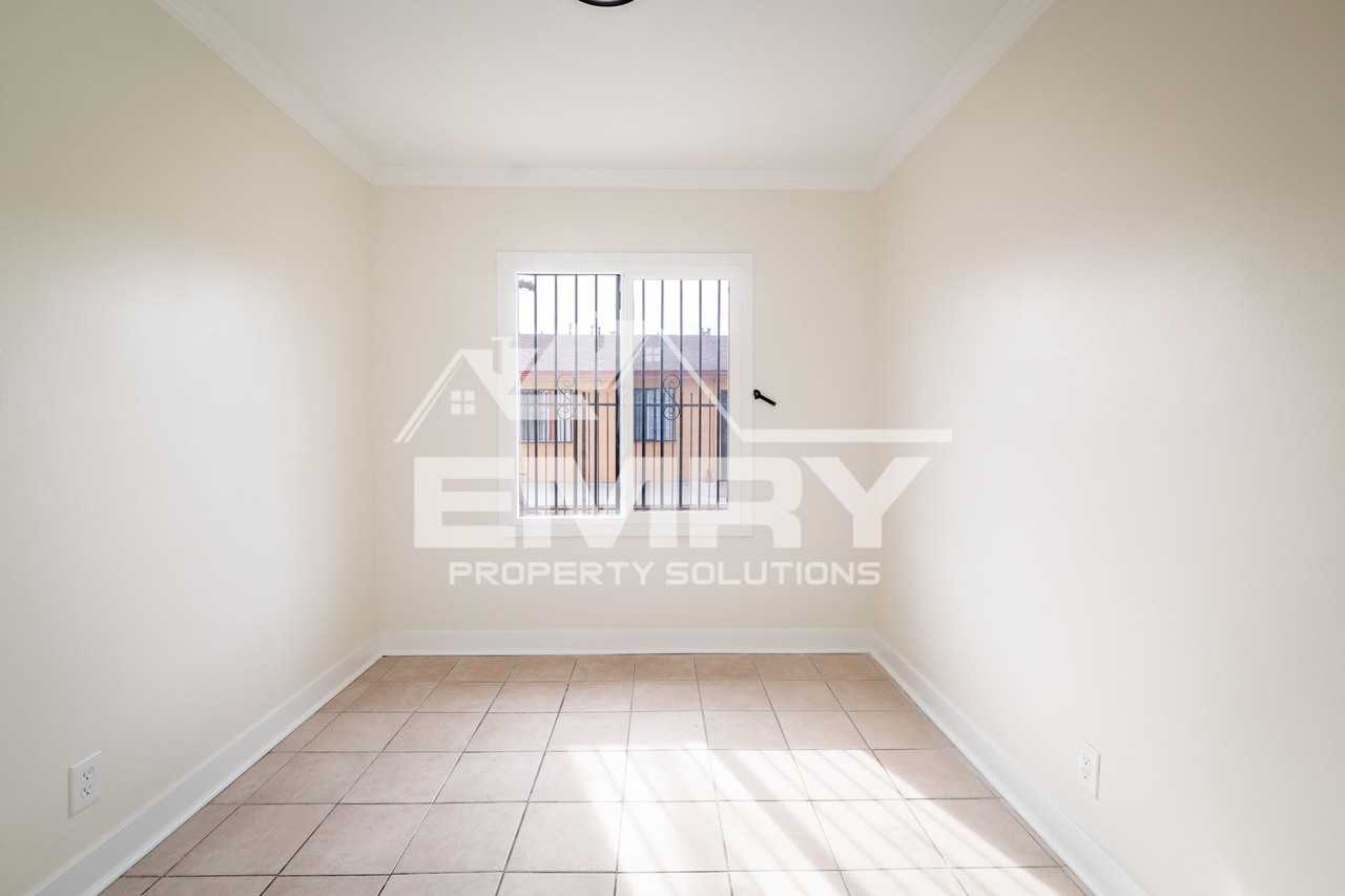 432 N Poplar Ave - Photo 3 of 19