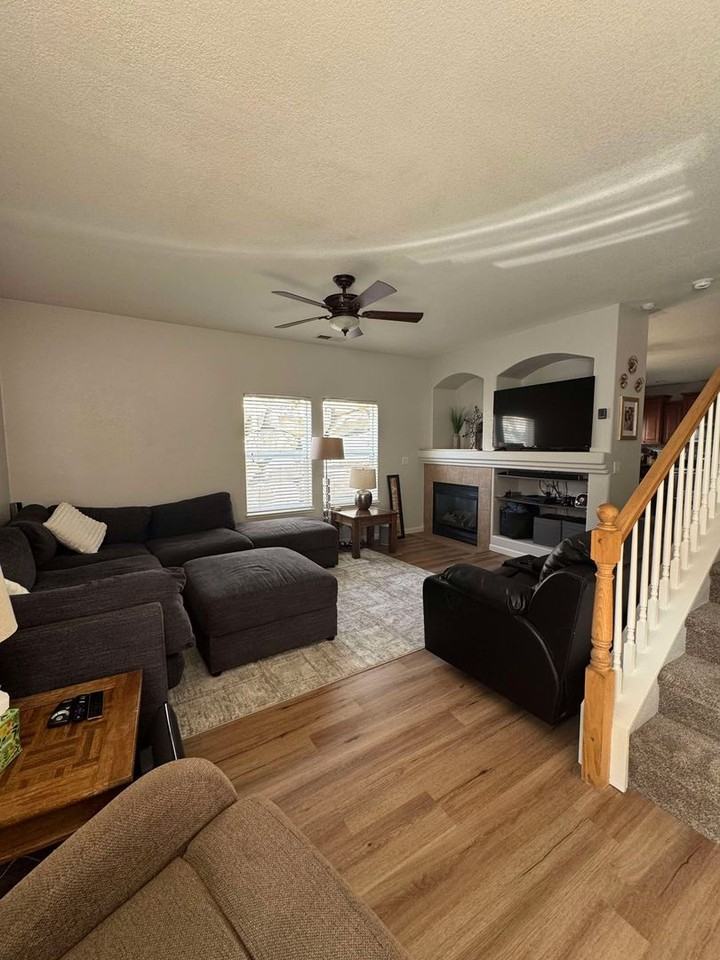 5109 Northern Lights Dr - Photo 3 of 16