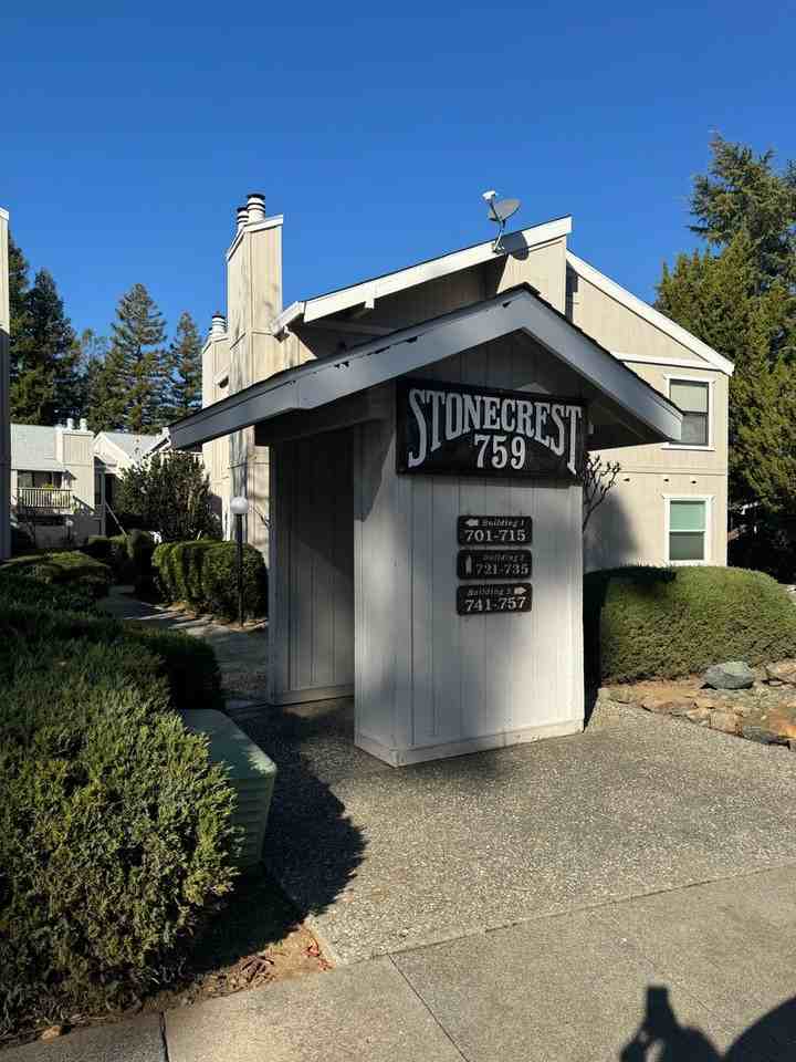 727 Mikkelsen Dr - Photo 2 of 17