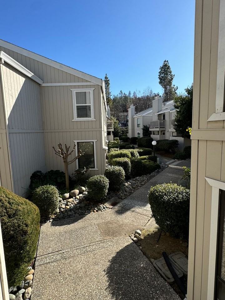 727 Mikkelsen Dr - Photo 4 of 17