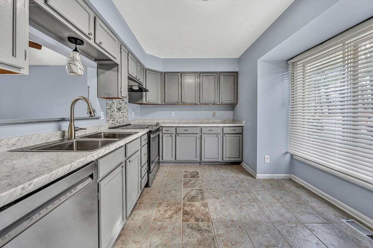 3539 Londonderry Ln - Photo 2 of 19