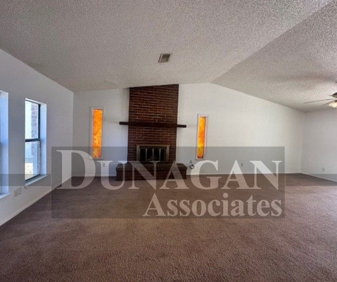 315 Pike Dr - Photo 2 of 9