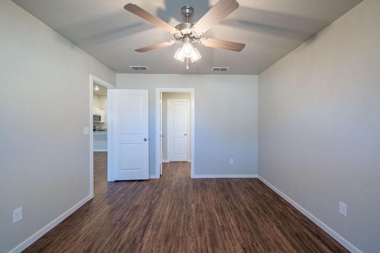 Cypress - 2114 N Avenue K - Photo 6 of 12