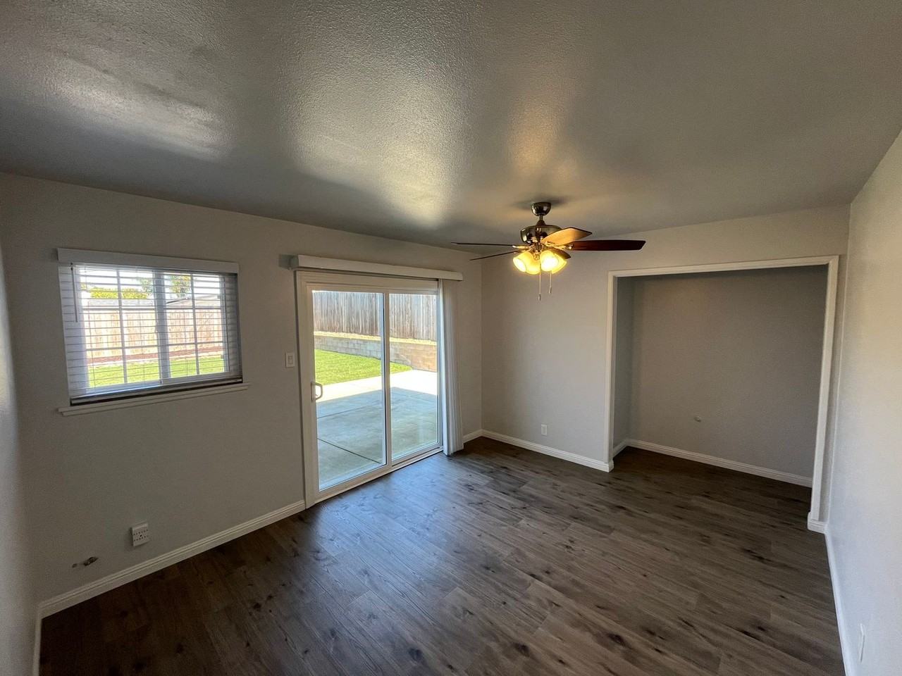 887 Redwood Ave - Photo 7 of 16