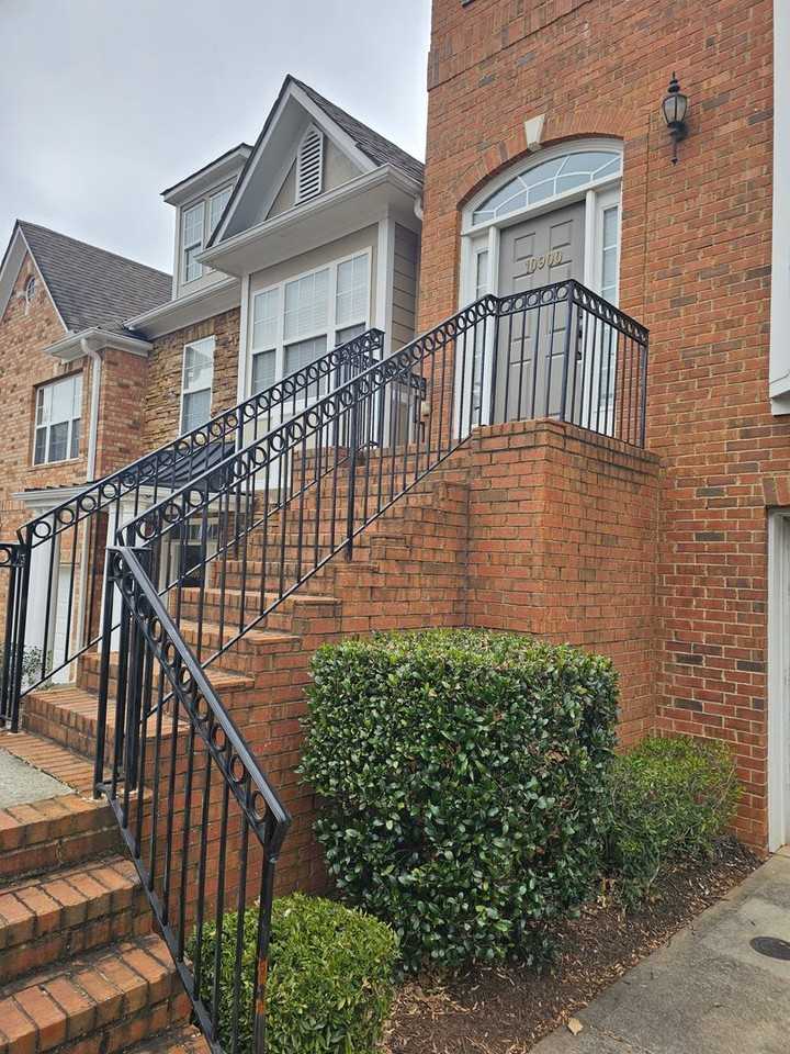 10900 Alderwood Cv - Photo 2 of 43