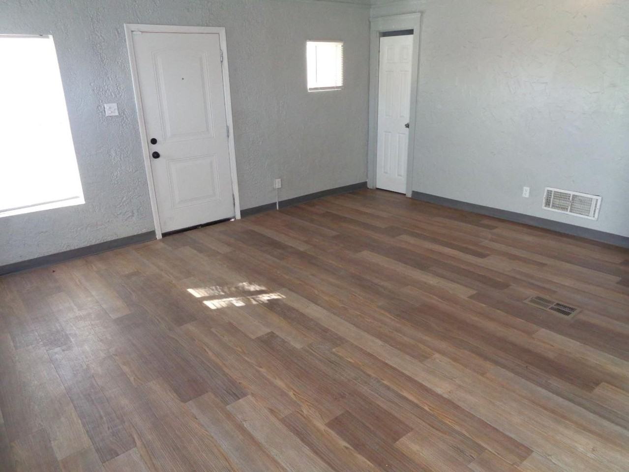 714 N Luna St - Photo 3 of 26