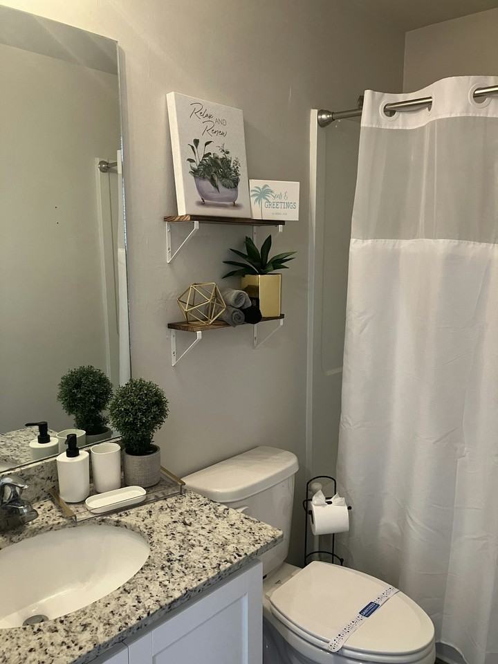 4109 Northeast 20th Place, Unit Pinank - Photo 4 of 19