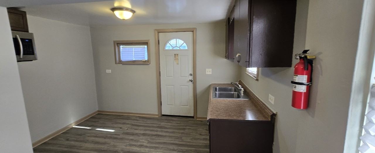 15031 Perry Ave - Photo 2 of 11