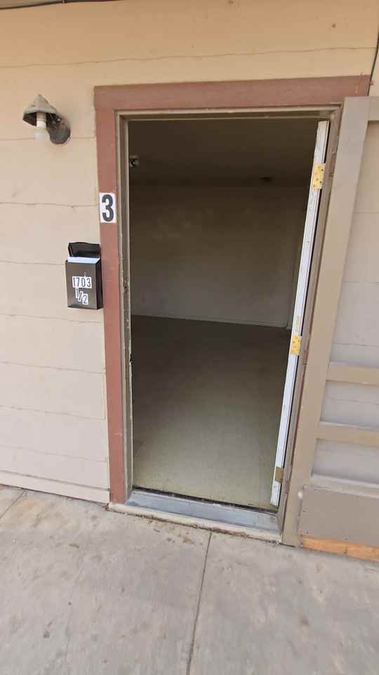 1705 21st St #B3 - Photo 2 of 11
