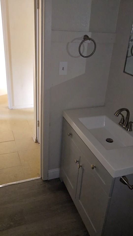 1705 21st St #B3 - Photo 4 of 11