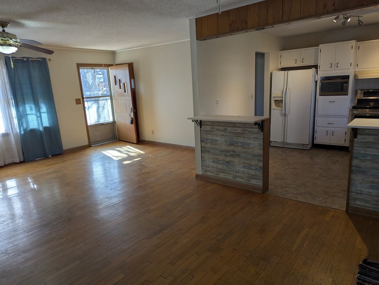 301 W Poplar St #NA - Photo 3 of 11