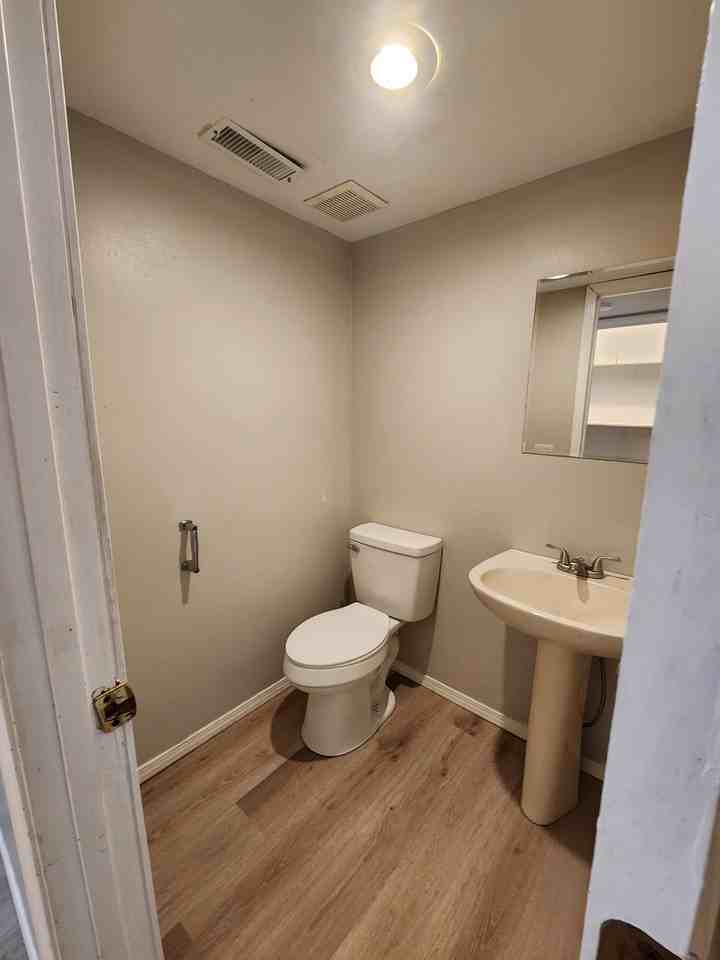 531B N Oak Grove - Photo 3 of 7
