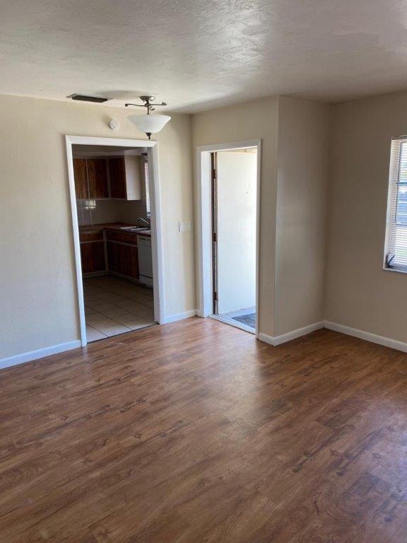 1002 Southeast 12th Terrace - Photo 3 of 12