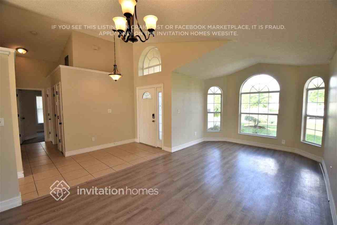 2419 Braemar Dr - Photo 2 of 11