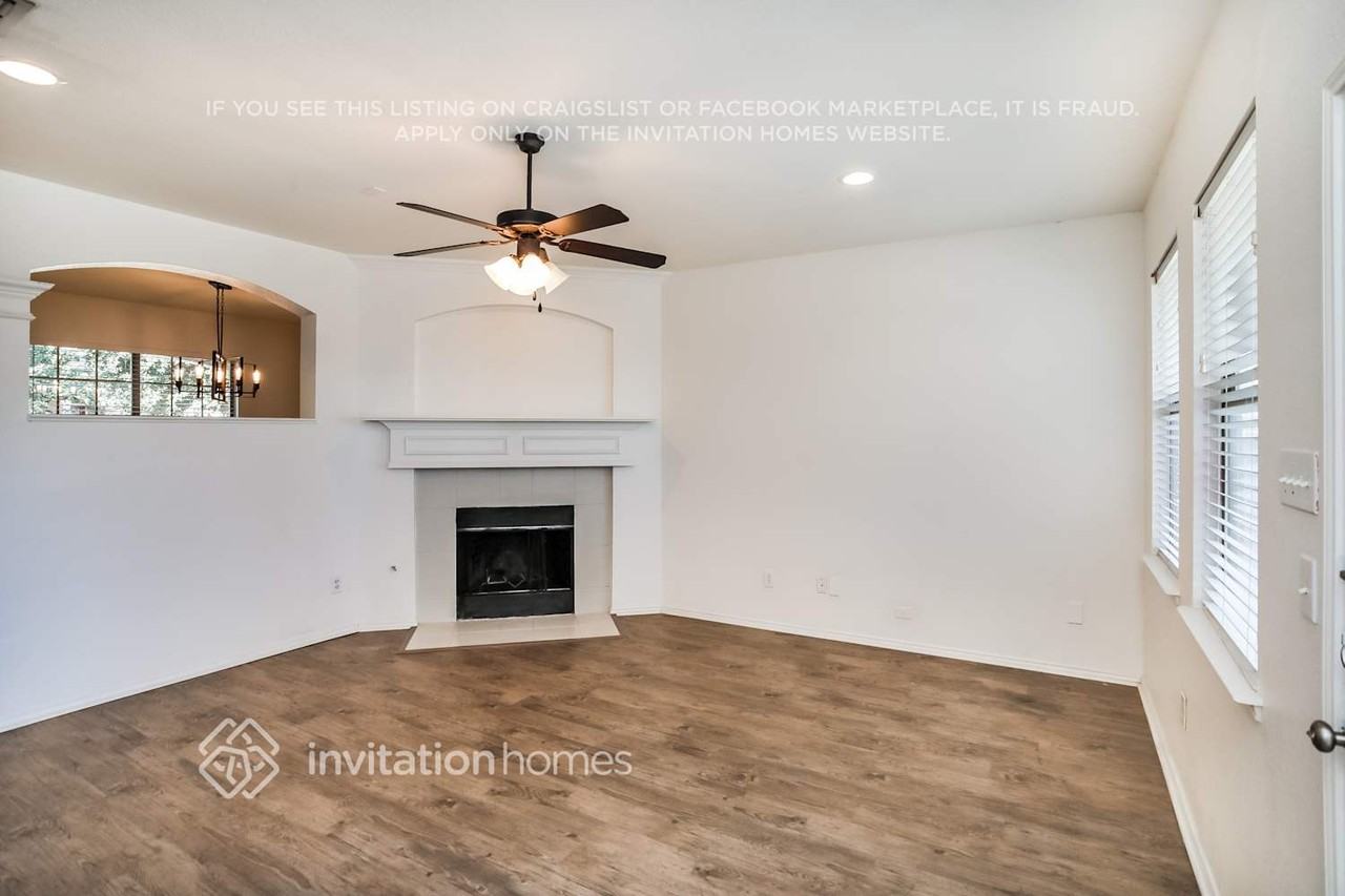 15516 Adlong Dr - Photo 2 of 16