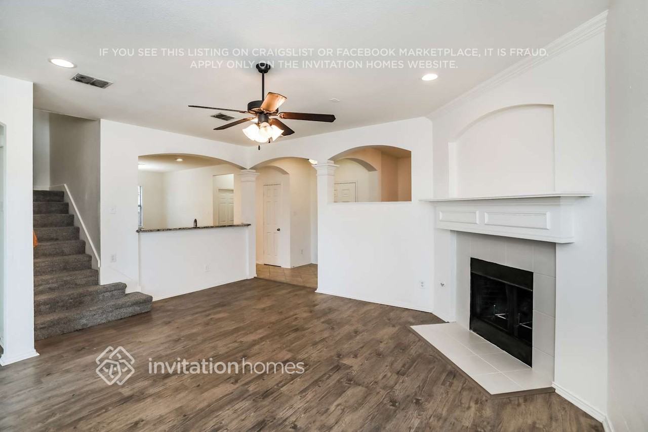 15516 Adlong Dr - Photo 3 of 16