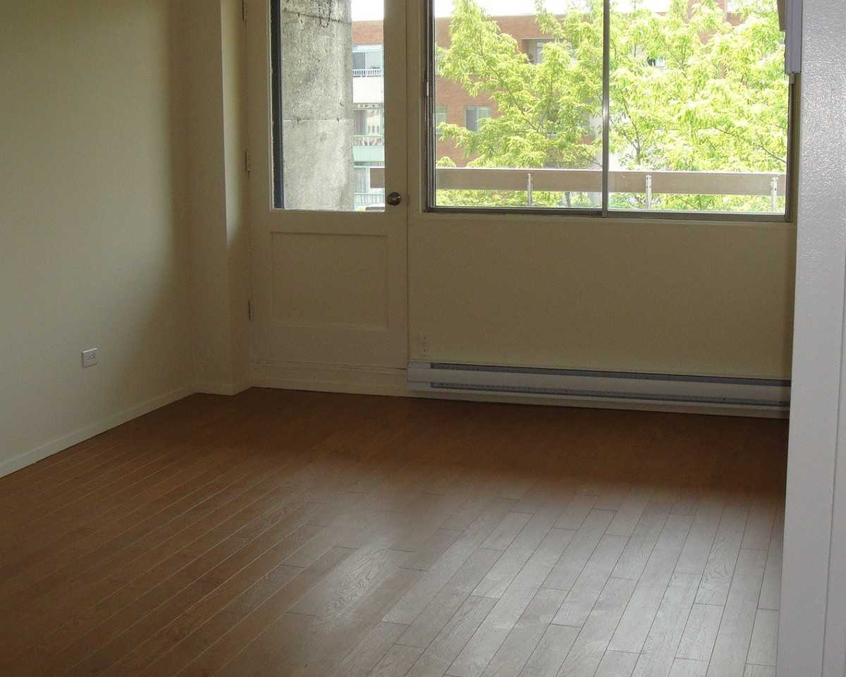 150 Av Dorval - Photo 2 of 6