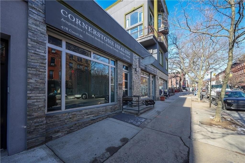 478 Court St - Photo 3 of 24