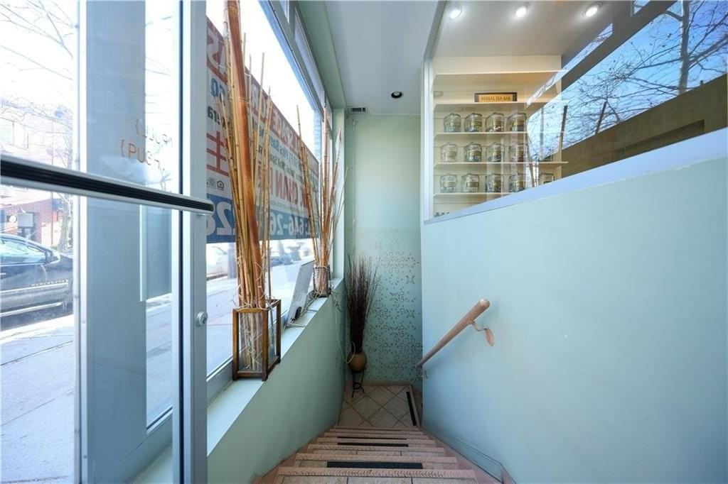 478 Court St - Photo 5 of 24