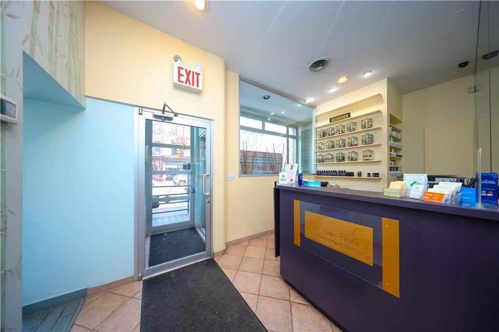 478 Court St - Photo 6 of 24