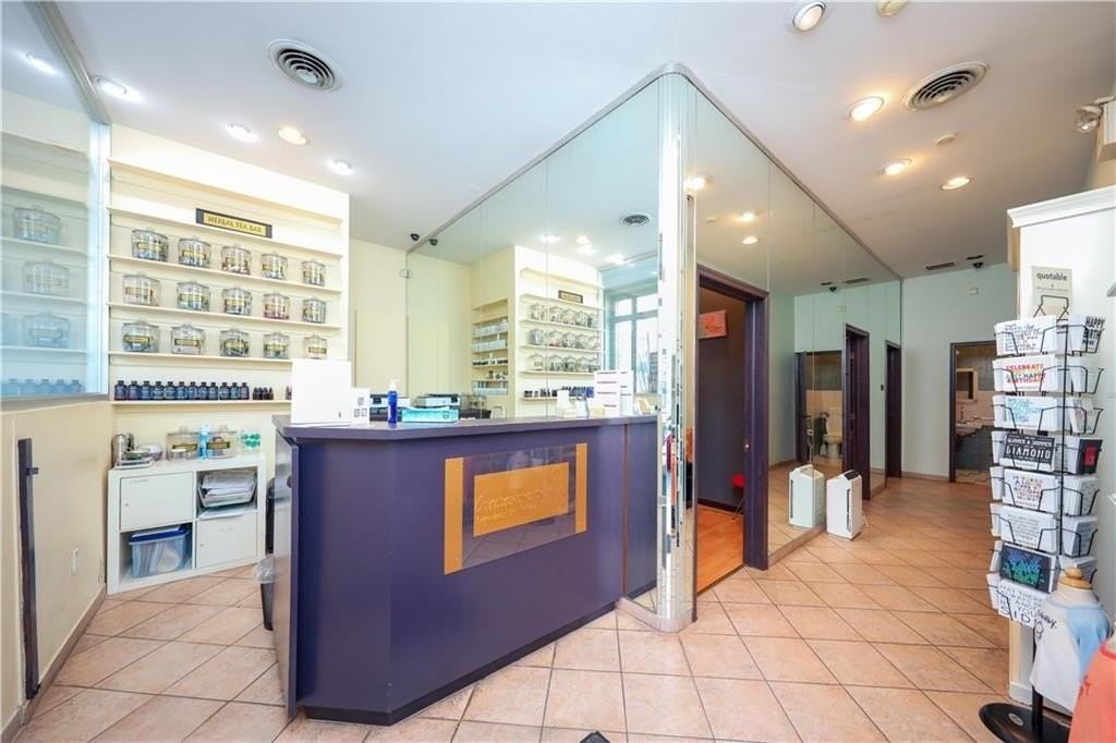 478 Court St - Photo 7 of 24