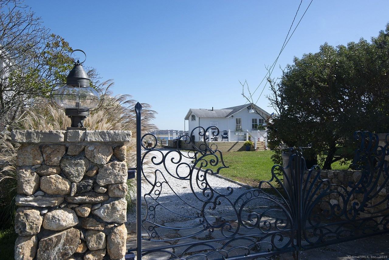 114 Jupiter Point Road - Photo 2 of 24