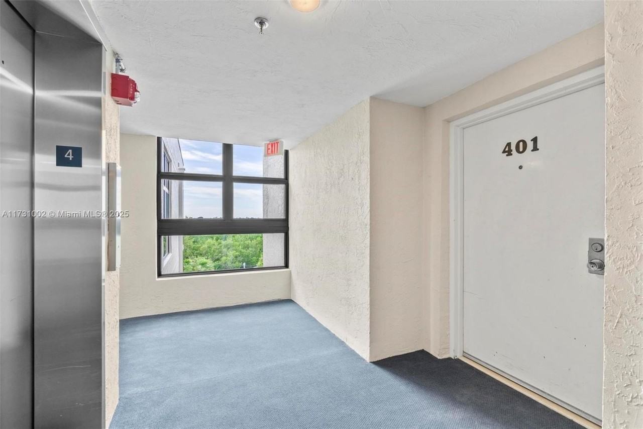 7401 Gulf Of Mexico Blvd #4 - Photo 3 of 20