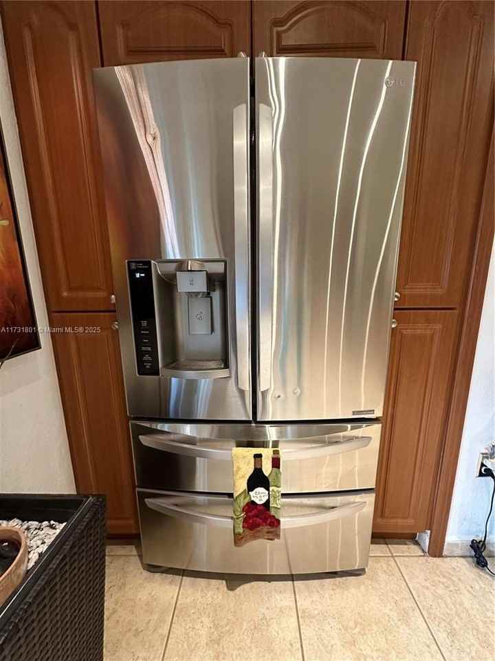 425 E 3rd Ave #6 - Photo 7 of 24