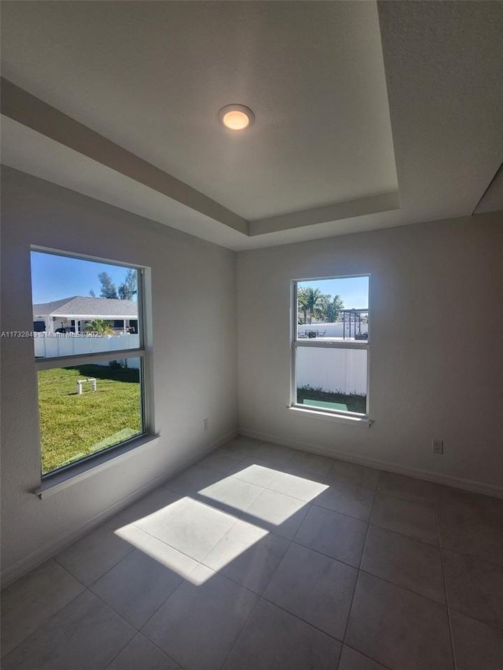 3529 Ne 20th Pl #0 - Photo 4 of 11