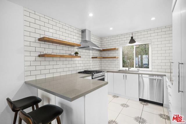 29206 Heathercliff Rd - Photo 3 of 8