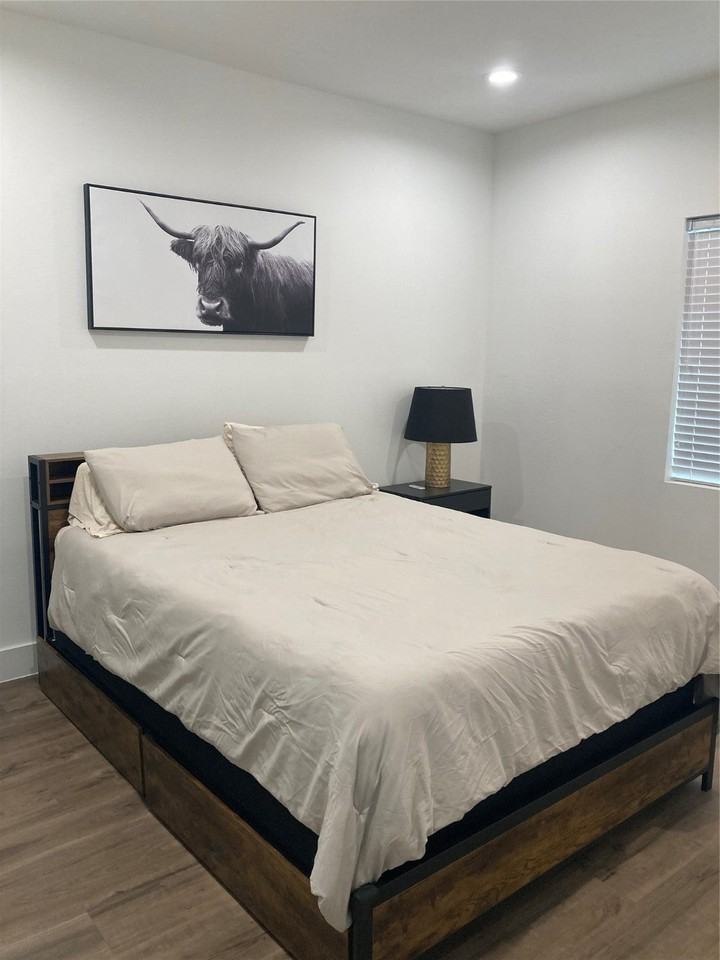 1818 Mills St - Photo 3 of 23