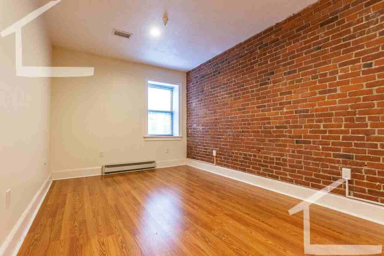 Beacon St #1 - Photo 4 of 13