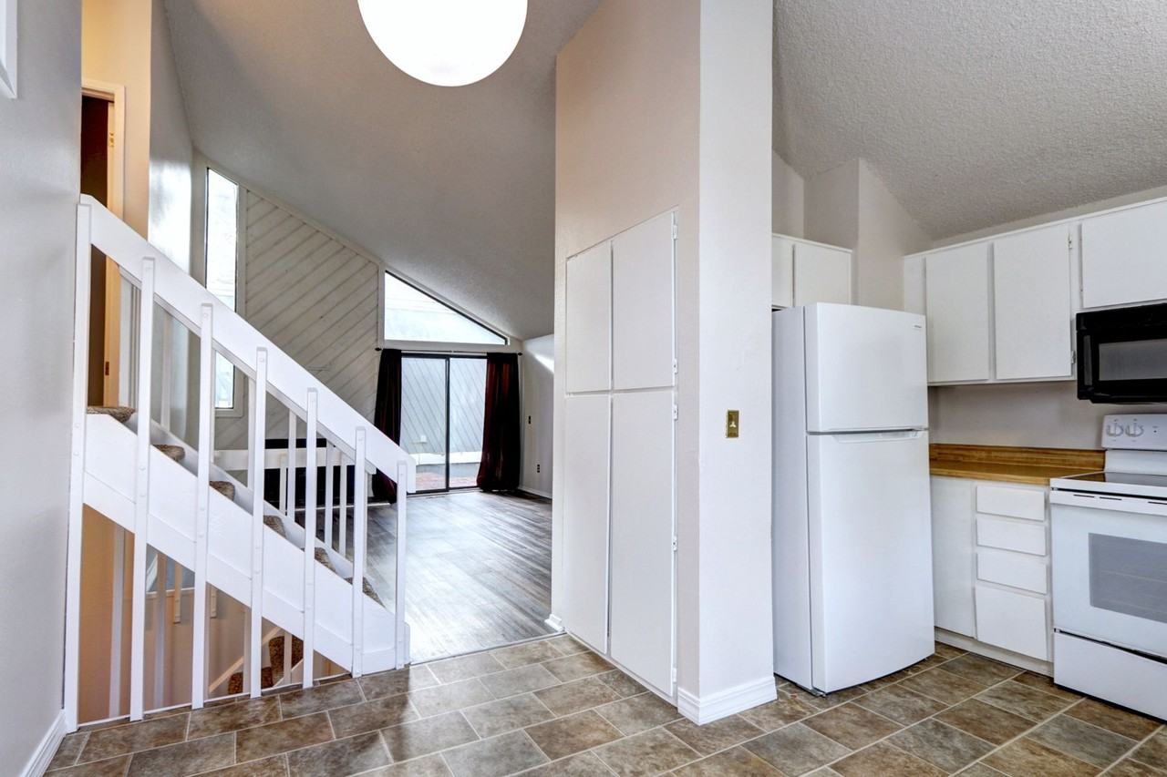 10227 E Peakview Ave - Photo 7 of 28