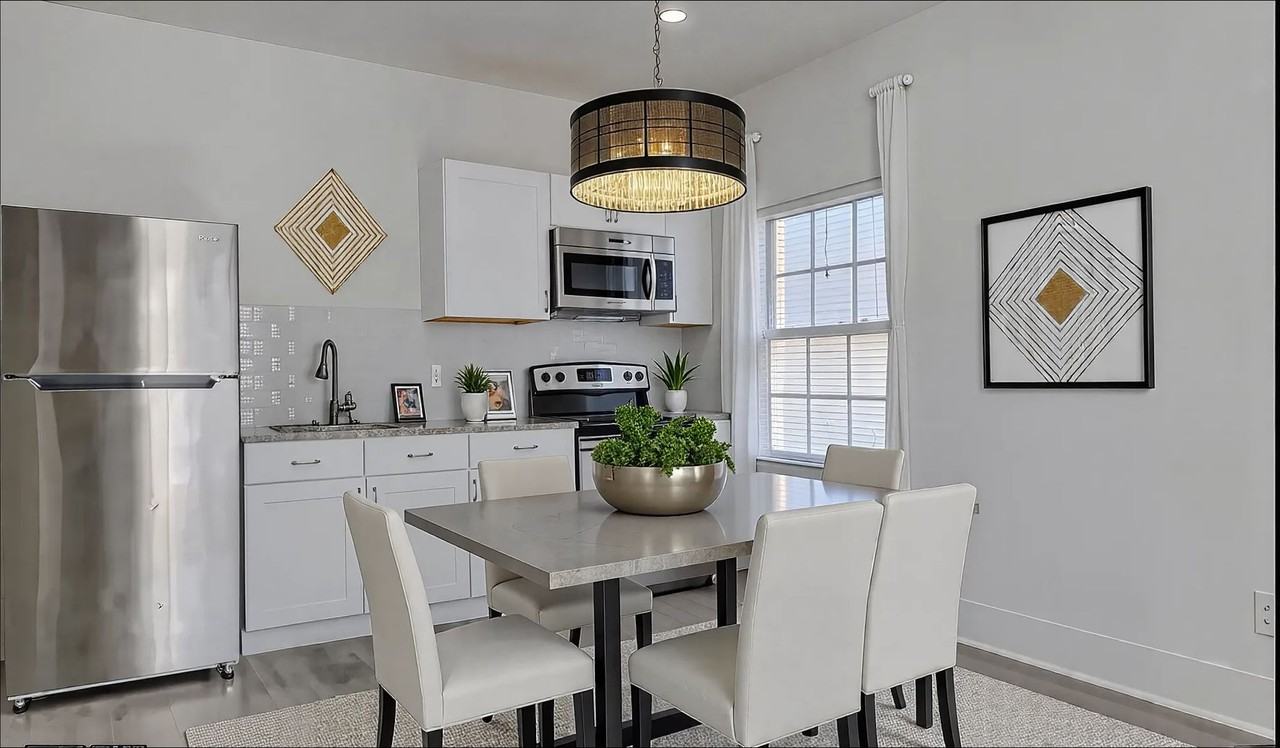 121 W Moore St - Photo 4 of 38