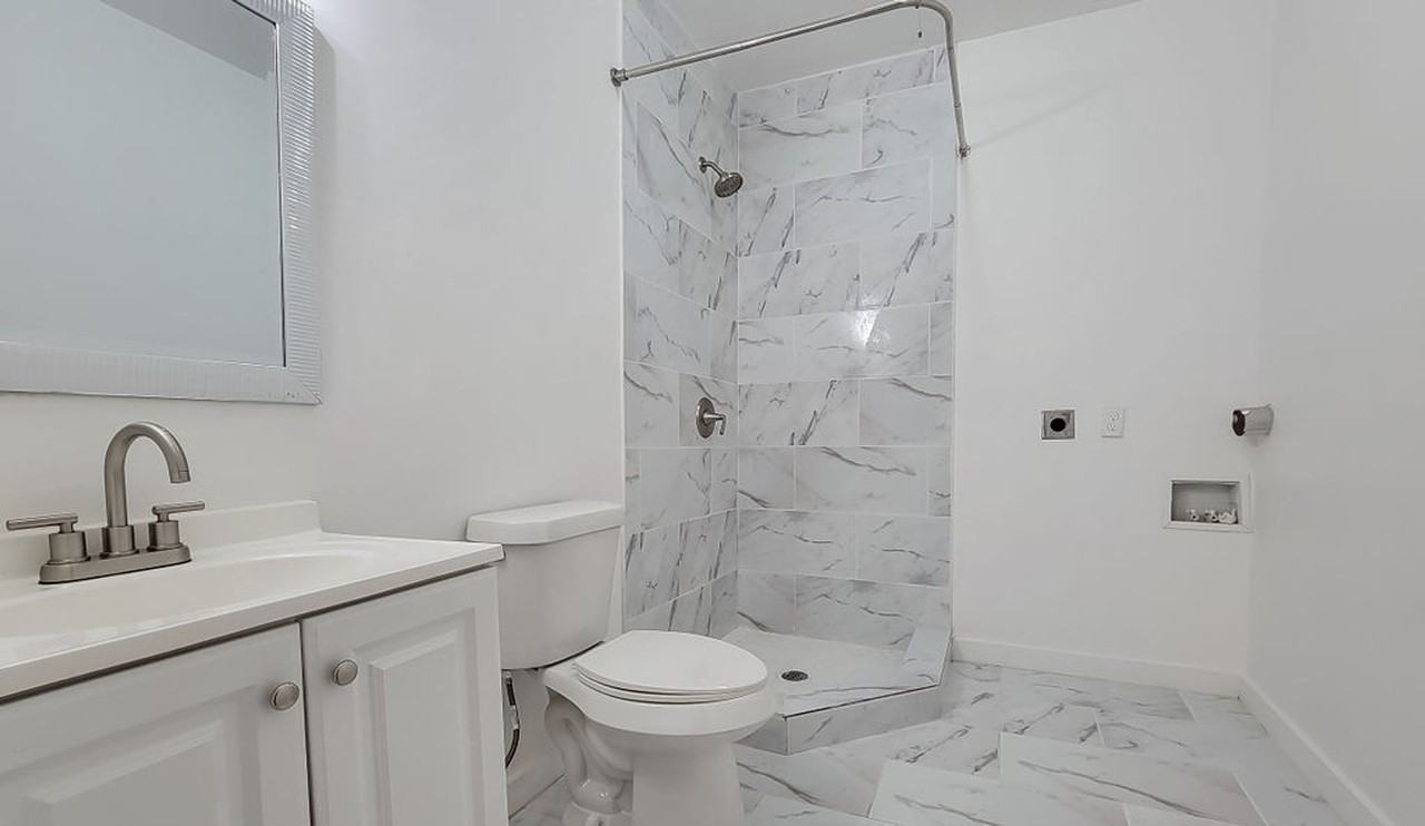 121 W Moore St - Photo 7 of 38