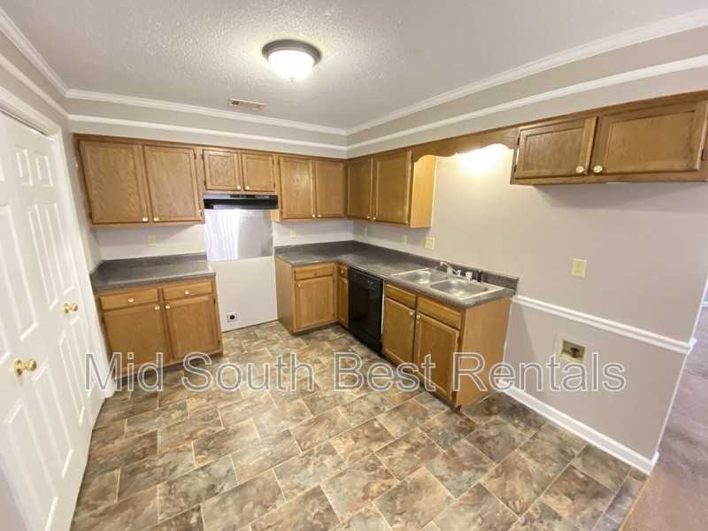 5839 Plum Valley Dr - Photo 3 of 8