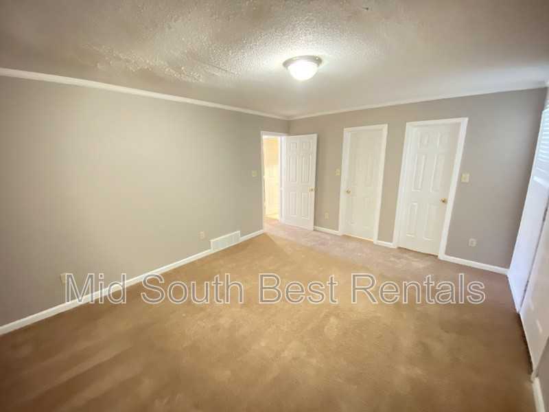 5839 Plum Valley Dr - Photo 4 of 8