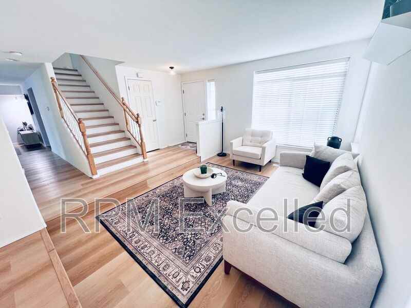 9426 S 242nd St - Photo 4 of 28