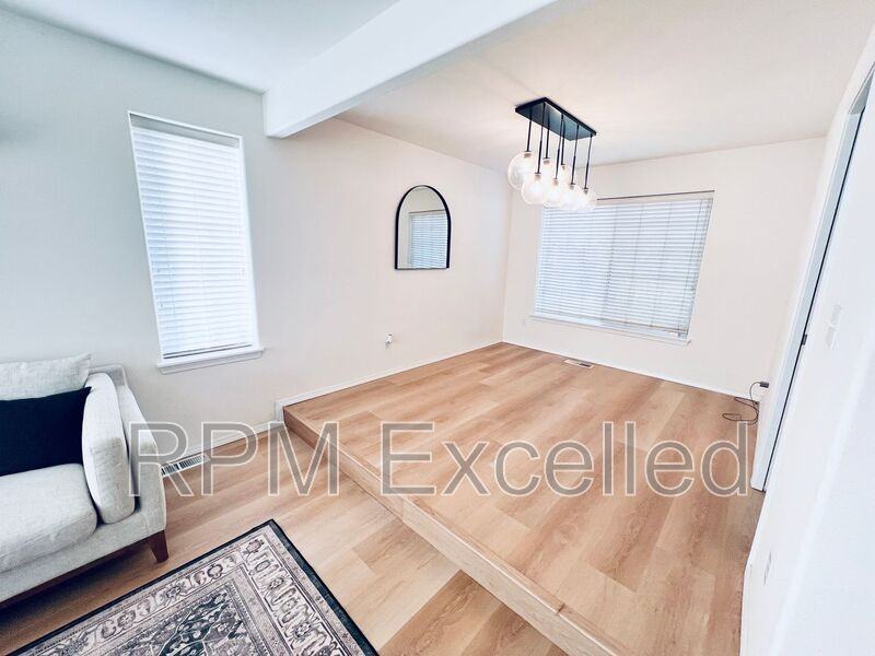 9426 S 242nd St - Photo 5 of 28