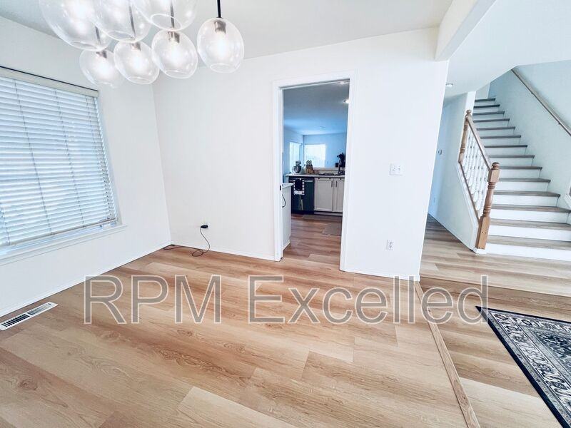 9426 S 242nd St - Photo 6 of 28