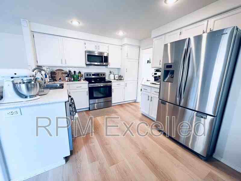 9426 S 242nd St - Photo 7 of 28