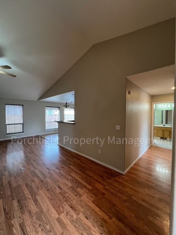 2001 Buttercup Dr - Photo 4 of 22