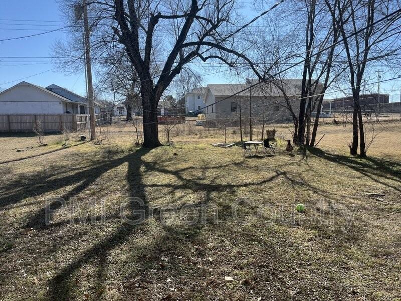 1312 1/2 E Dewey Ave - Photo 2 of 11