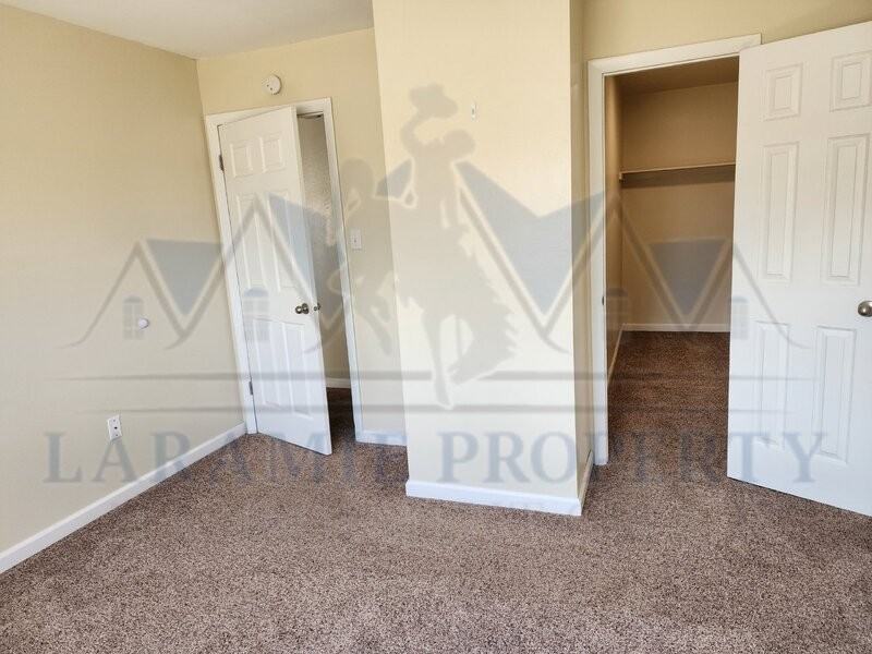 2310 E Garfield St #B9 - Photo 7 of 10