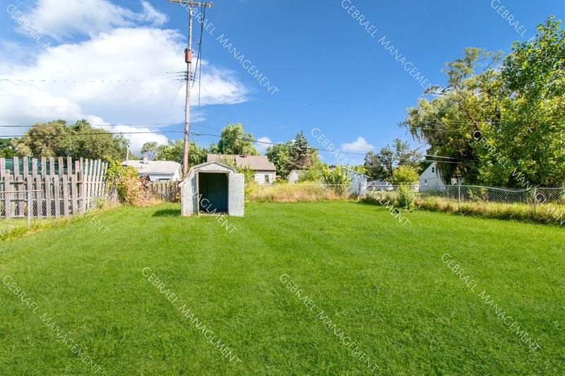3133 Woodrow Ave - Photo 2 of 10