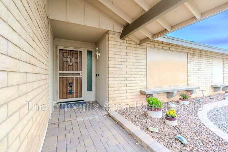 3231 N Woodburne Dr - Photo 2 of 32
