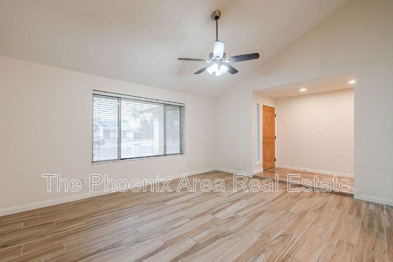 3231 N Woodburne Dr - Photo 4 of 32